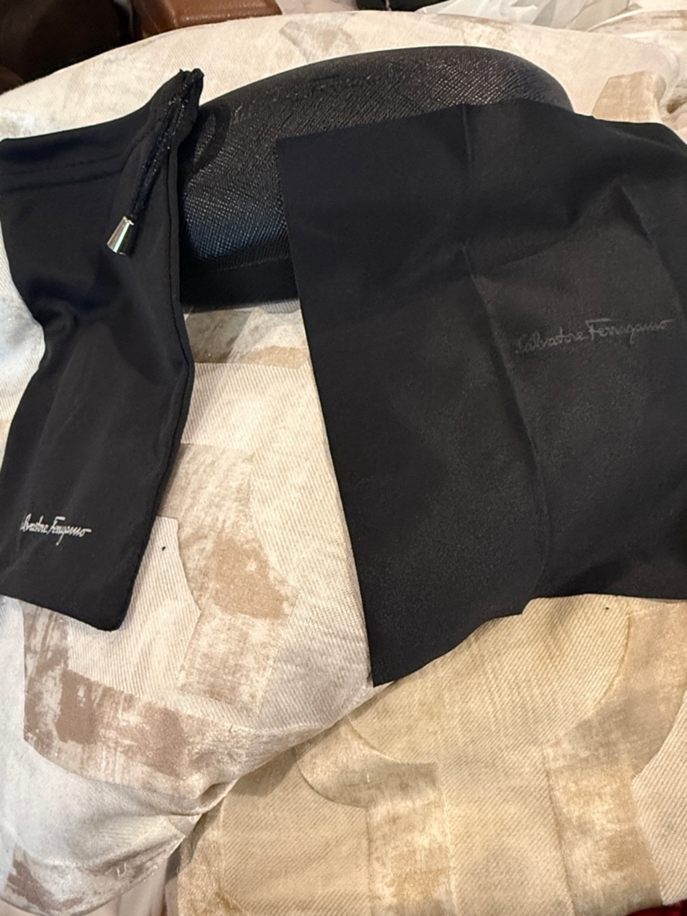 Salvatore Ferragamo Black case set no glasses - Picture 7 of 8